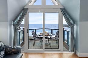 Schooner House - Panoramic Sea Views and Parking