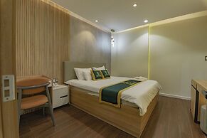 The Elite Hotel