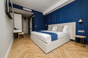 XVI Suites