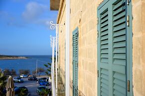 XVI Suites