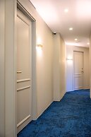 XVI Suites