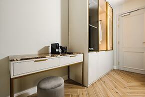 XVI Suites