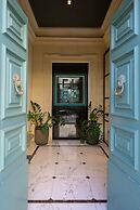 XVI Suites
