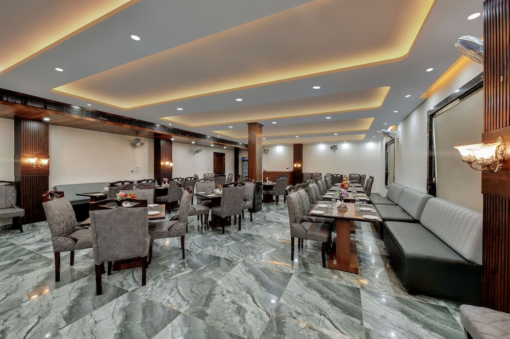 Click Hotel Narayana