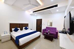 Click Hotel Narayana