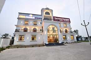 Click Hotel Narayana