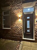 Immaculate 4-bed Detached House in Bootle