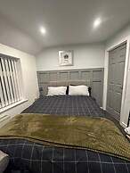 Immaculate 4-bed Detached House in Bootle