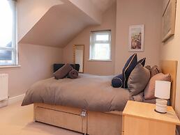 6D Clifton Drive