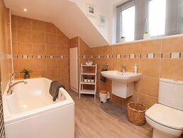 6D Clifton Drive