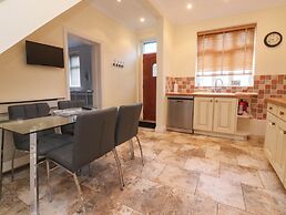 6D Clifton Drive