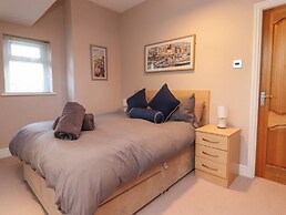 6D Clifton Drive