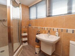 6D Clifton Drive