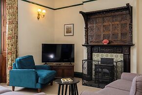 Watermouth Castle, Penn-curzon Apartment