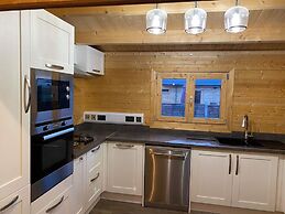 Inviting 2-bedroom Cabin in Ashton Under Hill