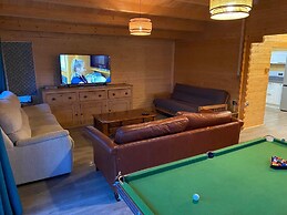 Inviting 2-bedroom Cabin in Ashton Under Hill