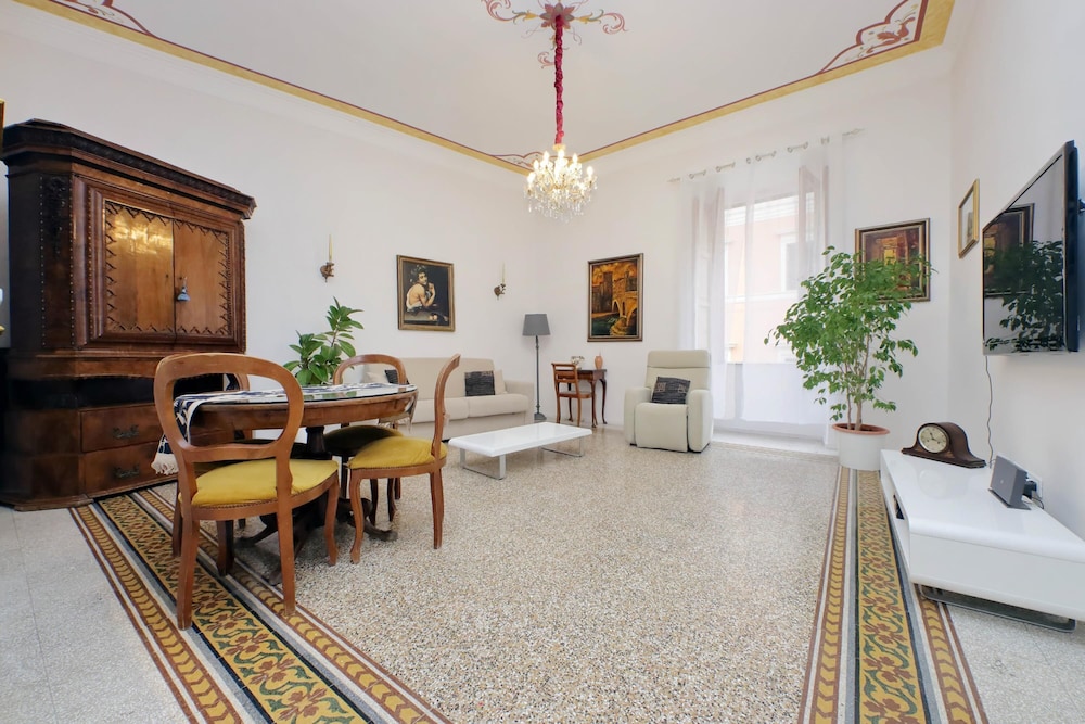 Treasurerome Opera Trevi Green Suite 2BR