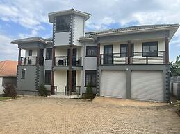 Inviting 9-bed Villa in Kampala