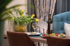 Romantic Studio under Acropolis