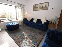 Hollys Hideaway