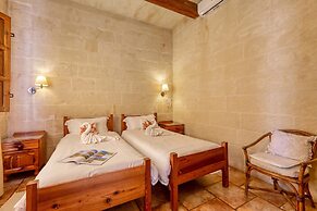 Ta'leli Pool Farmhouse in Gozo