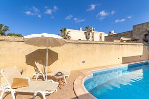 Ta'leli Pool Farmhouse in Gozo