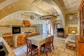 Ta'leli Pool Farmhouse in Gozo