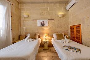 Ta'leli Pool Farmhouse in Gozo