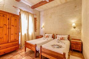 Ta'leli Pool Farmhouse in Gozo
