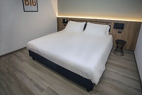 Moody smart & comfy Hotel