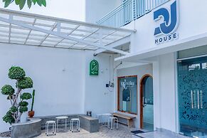 DJ House Yogyakarta