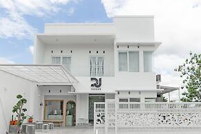 DJ House Yogyakarta