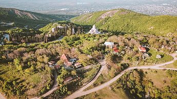 Lost Ridge Inn & Brewery & Ranch