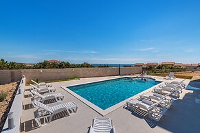 Deluxe Villa Laura 0a