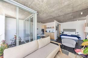 Seaside Studio Apartment, 9 Mins to Queens Beach!