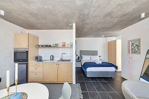 Seaside Studio Apartment, 9 Mins to Queens Beach!