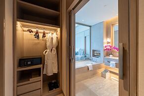 FIVE LUXE