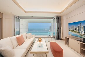 FIVE LUXE