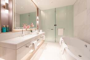 FIVE LUXE