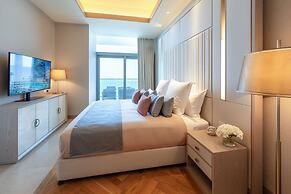 FIVE LUXE
