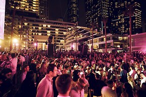 FIVE LUXE