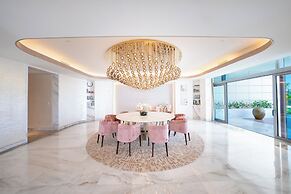 FIVE LUXE