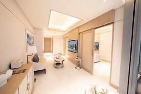 FIVE LUXE