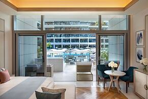 FIVE LUXE