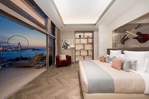 FIVE LUXE