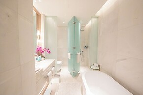 FIVE LUXE