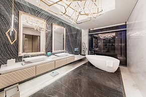 FIVE LUXE