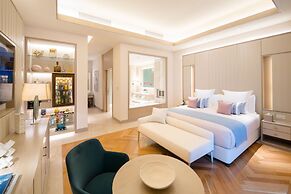 FIVE LUXE
