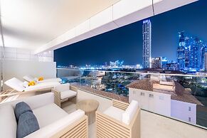 FIVE LUXE