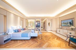 FIVE LUXE